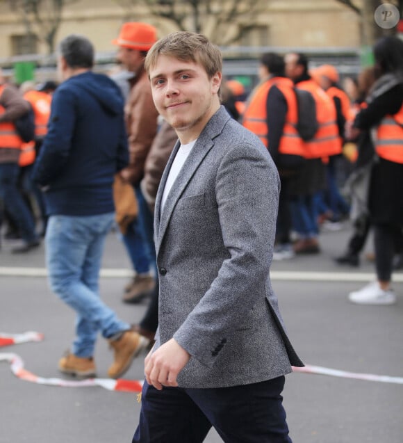 Louis Boyard - Onzième journée de manifestations contre la réforme des retraites et l'utilisation de l'article 49.3 par le gouvernement à Paris, France, le 6 avril 2023. © Jonathan Rebboah/Panoramic/Bestimage