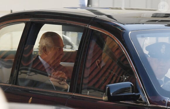 Première sortie officielle du roi Charles III d'Angleterre, accompagné de Camilla Parker Bowles, reine consort d'Angleterre, au Macmillan Cancer Centre de l'University College Hospital à Londres, le 30 avril 2024. Trois mois auparavant, le souverain, atteint lui-même d'un cancer, avait suspendu ses activités officielles sur avis des médecins. Le roi Charles III poursuit son traitement et reprend ses engagements de façon progressive. 