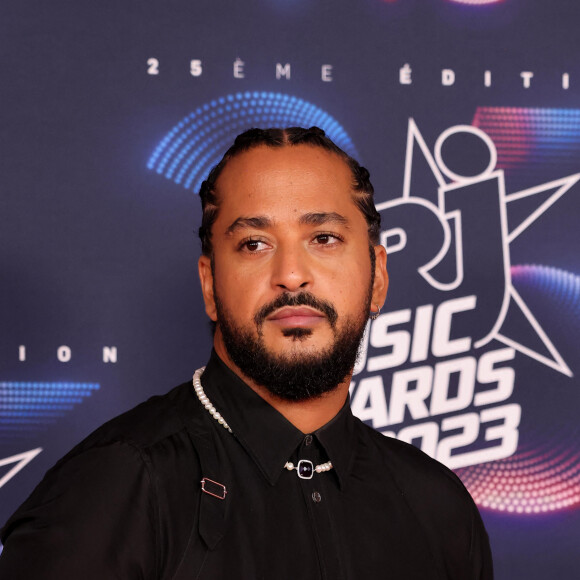 Selon eux, Slimane n'arriverait qu'à la 6e position du classement.
Slimane au photocall de la 25ème cérémonie des "NRJ Music Awards (NMA)" au palais des Festivals et des Congrès de Cannes, France, le 10 novembre 2023. © Dominique Jacovides/Bestimage