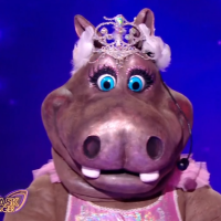 Mask Singer 2024 : Inès Reg a trouvé l'identité de l'Hippopotame, une star espagnole met tout le monde d'accord