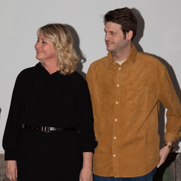 Exclusif - Luana Belmondo et son fils Alessandro - Avant-première du documentaire "Belmondo, l'Italie en héritage" à la Maison de l'Italie à Paris. Le 18 mars 2024 © Sam Delpech / Bestimage