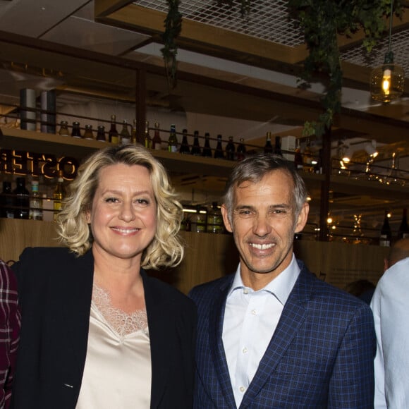 Paul et Luana Belmondo avec leurs fils Giacomo et Alessandro - Luana Belmondo lors du lancement de son livre "Italia mia Luana cuisine Rome" et de l'annonce de la diffusion de la série d'émissions sur la chaîne TV My Cuisine, au restaurant l'Osteria del Vino du marché spacieux Eataly Paris Marais à Paris le 7 novembre 2019. © Tiziano Da Silva - Pierre Perusseau/Bestimage 