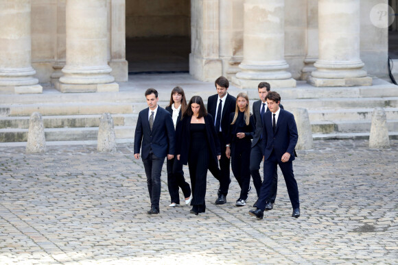 Stella Belmondo, Victor Belmondo, Giacomo Belmondo, Alessandro Belmondo, Annabelle Belmondo et guest lors de la cérémonie d'hommage national à Jean-Paul Belmondo à l'Hôtel des Invalides à Paris, France, le 9 septembre 2021. © Dominique Jacovides/Bestimage 