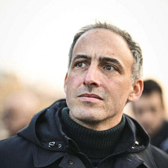 Raphael Glucksmann (Député Européen) - Les politiques lors de la manifestation de soutien au peuple ukrainien, place de la République à Paris, suite à l'entrée en guerre de la Russie envers l'Ukraine. Le 5 mars 2022 © JB Autissier / Panoramic / Bestimage 