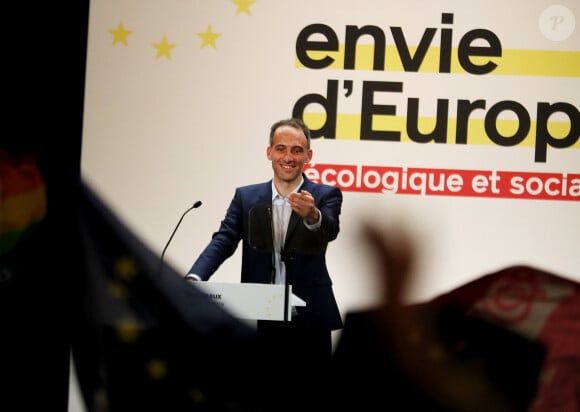 Raphaël Glucksmann lors d'un meeting dans le cadre de la campagne pour les élections européennes à Bordeaux le 2 mai 2019. Olivier Faure, premier secrétaire du parti socialiste participe lui aussi à ce meeting. © Patrick Bernard / Bestimage