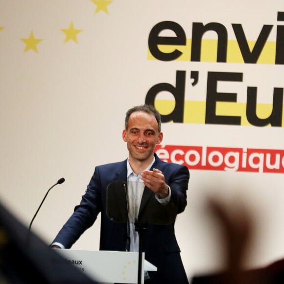 Raphaël Glucksmann lors d'un meeting dans le cadre de la campagne pour les élections européennes à Bordeaux le 2 mai 2019. Olivier Faure, premier secrétaire du parti socialiste participe lui aussi à ce meeting. © Patrick Bernard / Bestimage