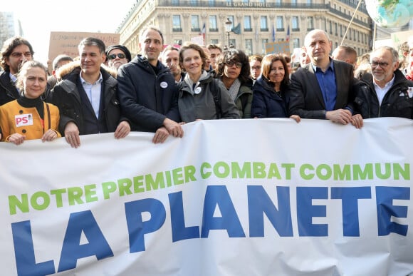 Olivier Faure, secrétaire général du Parti Socialiste et Raphaël Glucksmann, candidat aux élections européennes, à la tête d'une liste de rassemblement de la gauche, Claire Nouvian, co-fondatrice du mouvement politique Place publique, Audrey Pulvar, Anne Hidalgo et Pierre Larrouturou - Personnalités politiques lors de la manifestation "La Marche du Siècle" à Paris. Le 16 mars 2019 © Stéphane Lemouton / Bestimage 