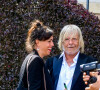 Le chanteur Renaud (Renaud Séchan) et sa compagne Cerise (de son vrai prénom Christine) - Mariage d'Hugues Aufray et de Murielle Mégevand à la mairie de Marly-Le Roy, France, le 2 septembre 2023. 