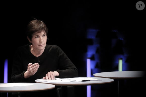 Christine Angot - Personnalités lors d'une veillée de paix pour l'Ukraine au Palais de Chaillot à Paris. Le 4 mars 2022