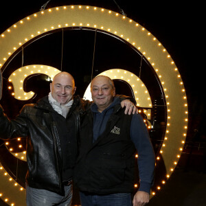 Après une expérience d'animateur au Club Med, Vincent Lagaf' a intégré "La Classe" de Fabrice et a connu la popularité.
Vincent Lagaf présente un spectacle avec Gilbert et Lucien Gruss lors du Gala du 30e anniversaire du cirque Arlette Gruss à Bordeaux, France, le 16 janvier 2015. Photo par Patrick Bernard/ABACAPRESS.COM