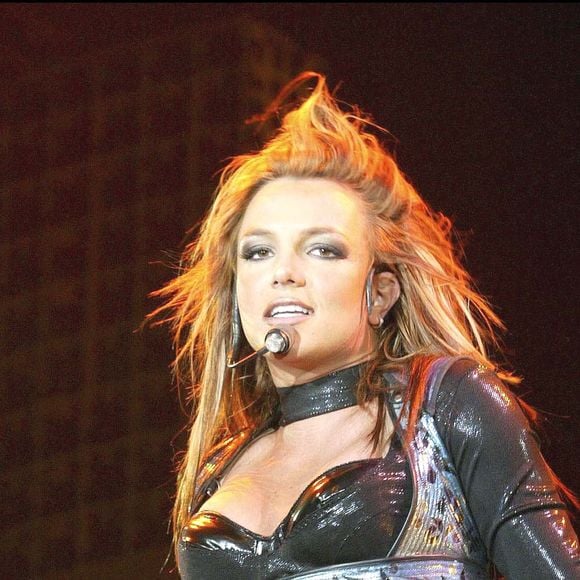 Britney Spears en concert à Glasgow, dans le cadre de sa tournée onyx hotel, le 29 avril 2004. Photo par LFI/ABACA.