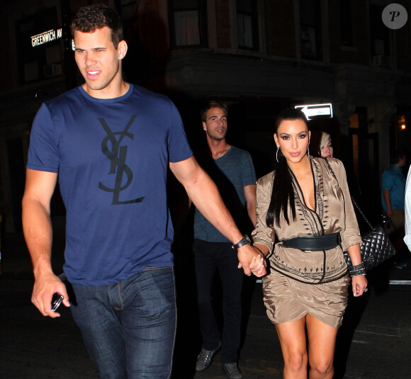 Le fiancé du joueur de NBA Kris Humphries emmène sa fiancée Kim Kardashian dîner ce soir au Waverly Inn à New York, New York le 24 juin 2011.