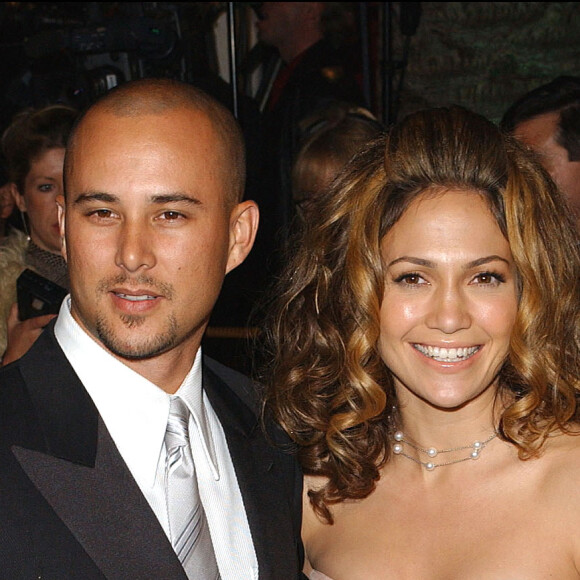 Tout comme entre Jennifer Lopez et son danseur Cris Judd.
© Lionel Hahn/ABACA. 33366-118. Los Angeles-CA-USA. 24/03/2002. Jennifer Lopez & ; Cris Judd à la soirée Vanity Fair Post Oscars Party au Morton's.