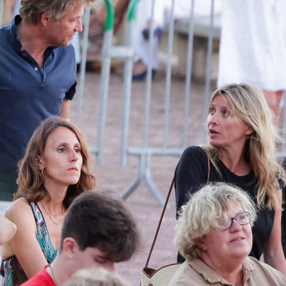 Ils sont ensemble devenus parents de deux enfants, Swann et Lino, nés en 2016 et en 2019
Alice Taglioni donne son premier concert de piano aux côtés d'Hélène Berger dans le cadre du Festival de musique du Cap Ferret, le 11 juillet 2022, au Canon, Lège-Cap-Ferret, devant Laurent Delahousse. Photo par Thibaud Moritz/ABACAPRESS.COM