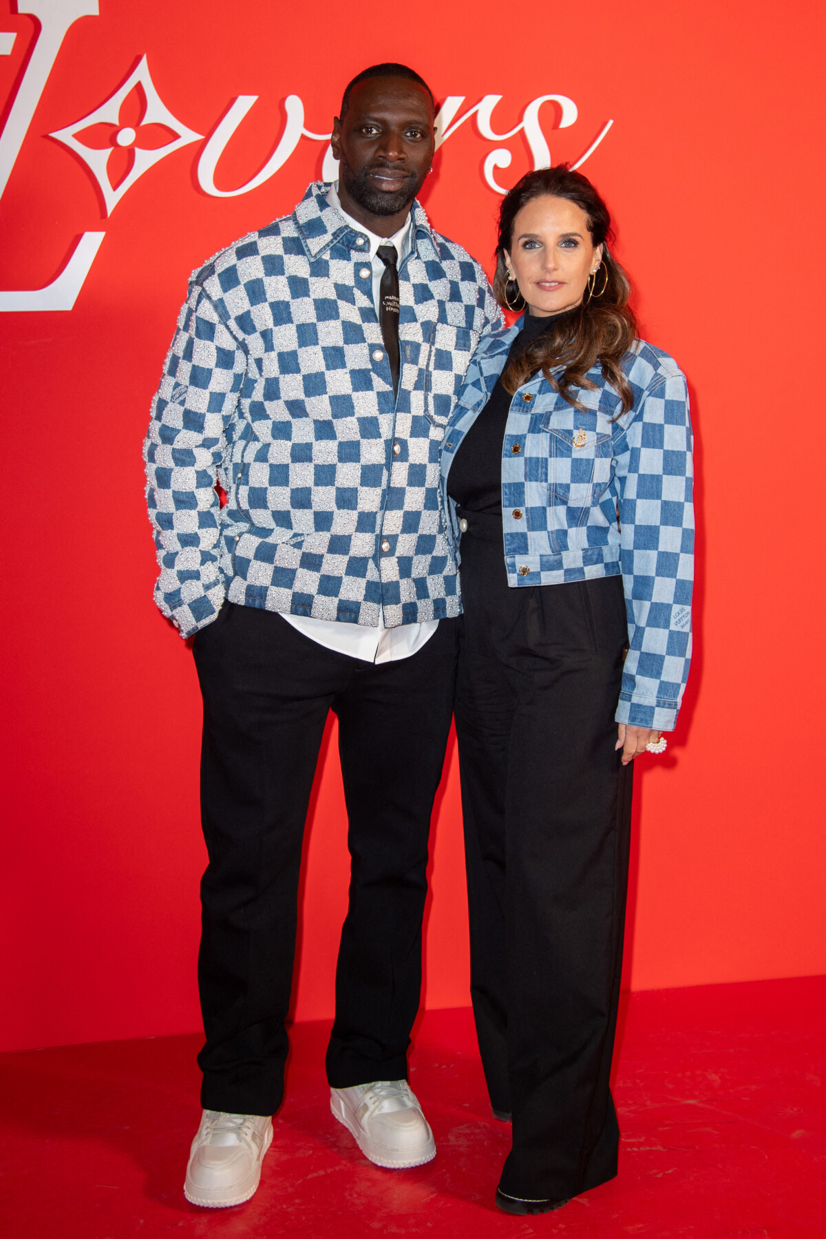 Photo Omar Sy et Helene Sy assistent au défilé Louis Vuitton Menswear