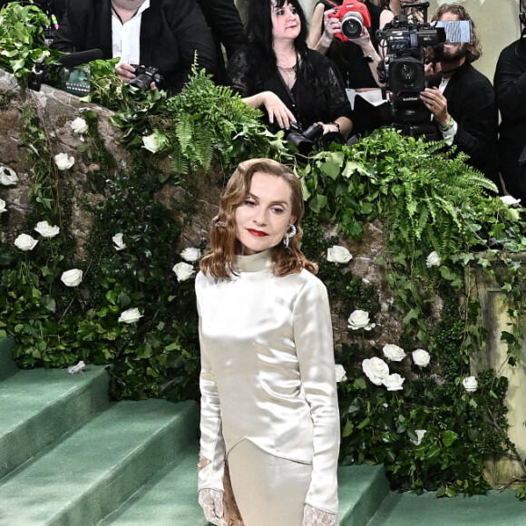 Isabelle Huppert au Met Gala 2024.