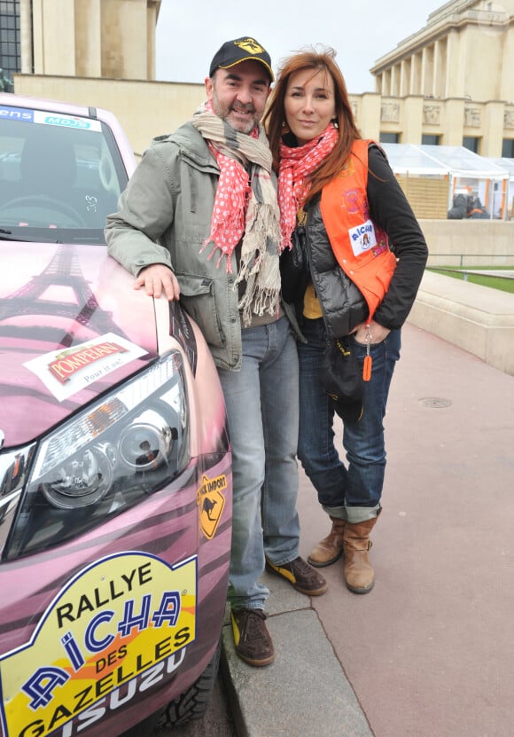 Bruno Solo et sa femme Veronique Clochepin - Presentation du Rallye Aïcha des Gazelles du Maroc 2013 sur la place du Trocadero a Paris le 16 mars 2013.