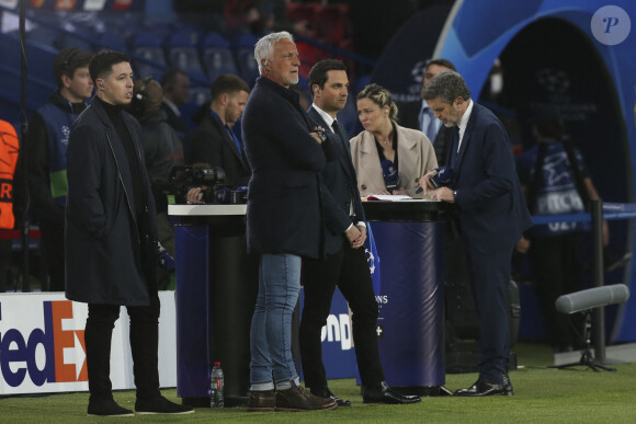 Samir Nasri - David Ginola - Laure Boulleau - Hervé Mathoux - Quart de finale aller de Ligue des champions: Le PSG s'est incliné à domicile face au FC Barcelone (2-3) au Parc des Princes à Paris le 10 avril 2024.