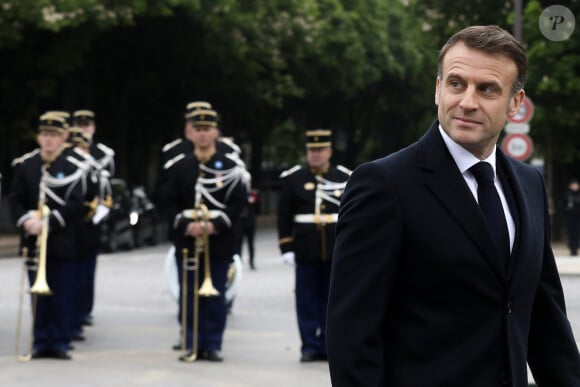 Le président Emmanuel Macron lors de la cérémonie de commémoration du 79ème anniversaire de la Victoire du 8 mai 1945, devant la Statue du Général de Gaulle, à Paris, France, le 8 mai 2024. © Stéphane Lemouton / Bestimage