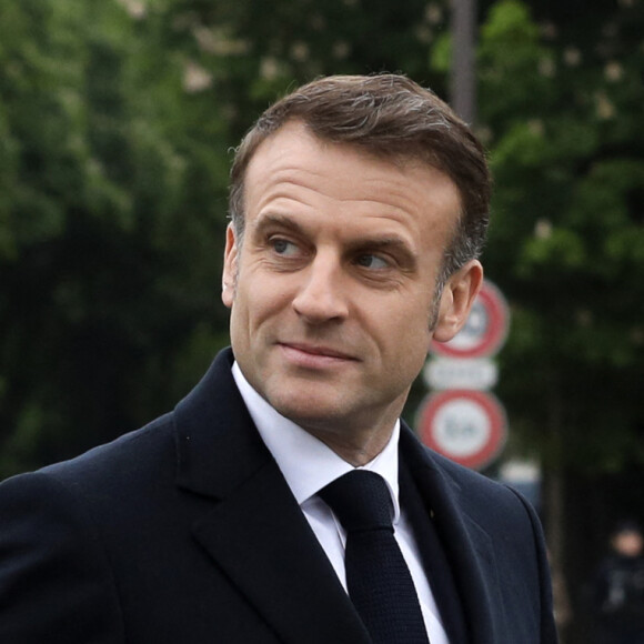 Le président Emmanuel Macron lors de la cérémonie de commémoration du 79ème anniversaire de la Victoire du 8 mai 1945, devant la Statue du Général de Gaulle, à Paris, France, le 8 mai 2024. © Stéphane Lemouton / Bestimage