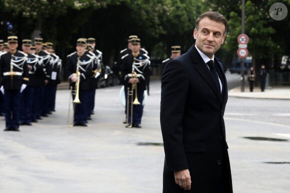 Le président Emmanuel Macron lors de la cérémonie de commémoration du 79ème anniversaire de la Victoire du 8 mai 1945, devant la Statue du Général de Gaulle, à Paris, France, le 8 mai 2024. © Stéphane Lemouton / Bestimage