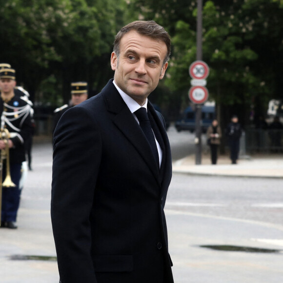 Le président Emmanuel Macron lors de la cérémonie de commémoration du 79ème anniversaire de la Victoire du 8 mai 1945, devant la Statue du Général de Gaulle, à Paris, France, le 8 mai 2024. © Stéphane Lemouton / Bestimage