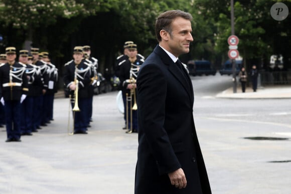 Le président Emmanuel Macron lors de la cérémonie de commémoration du 79ème anniversaire de la Victoire du 8 mai 1945, devant la Statue du Général de Gaulle, à Paris, France, le 8 mai 2024. © Stéphane Lemouton / Bestimage