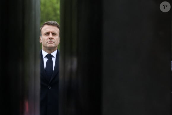 Le président Emmanuel Macron lors de la cérémonie de commémoration du 79ème anniversaire de la Victoire du 8 mai 1945, devant la Statue du Général de Gaulle, à Paris, France, le 8 mai 2024. © Stéphane Lemouton / Bestimage