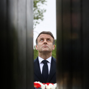 Le président Emmanuel Macron lors de la cérémonie de commémoration du 79ème anniversaire de la Victoire du 8 mai 1945, devant la Statue du Général de Gaulle, à Paris, France, le 8 mai 2024. © Stéphane Lemouton / Bestimage