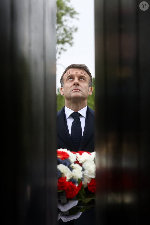 Le président Emmanuel Macron lors de la cérémonie de commémoration du 79ème anniversaire de la Victoire du 8 mai 1945, devant la Statue du Général de Gaulle, à Paris, France, le 8 mai 2024. © Stéphane Lemouton / Bestimage