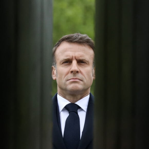 Le président Emmanuel Macron lors de la cérémonie de commémoration du 79ème anniversaire de la Victoire du 8 mai 1945, devant la Statue du Général de Gaulle, à Paris, France, le 8 mai 2024. © Stéphane Lemouton / Bestimage