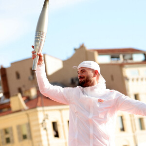 Jul - lors de la cérémonie d'arrivée de la flamme olympique au Vieux-Port de Marseille, France, le 8 mai 2024, avant les Jeux olympiques et paralympiques de Paris 2024. Le transfert de la flamme à terre d'un navire de haut du XIXème siècle marquera le début du relais de la torche olympique de 12 000 kilomètres (7500 milles) à travers la France. © Dominique Jacovides/Bestimage 