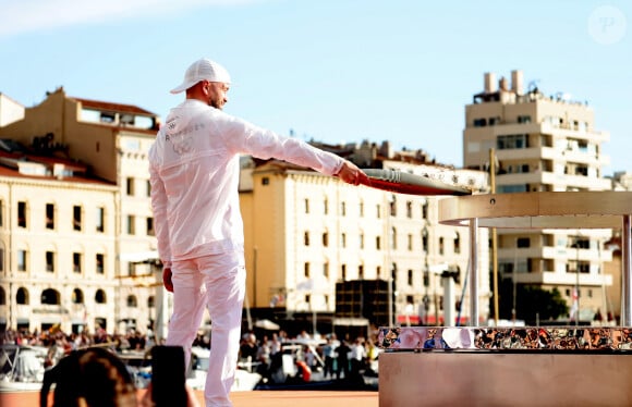 Jul - lors de la cérémonie d'arrivée de la flamme olympique au Vieux-Port de Marseille, France, le 8 mai 2024, avant les Jeux olympiques et paralympiques de Paris 2024. Le transfert de la flamme à terre d'un navire de haut du XIXème siècle marquera le début du relais de la torche olympique de 12 000 kilomètres (7500 milles) à travers la France. © Dominique Jacovides/Bestimage 