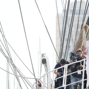 Florent Manaudou - lors de la cérémonie d'arrivée de la flamme olympique au Vieux-Port de Marseille, France, le 8 mai 2024, avant les Jeux olympiques et paralympiques de Paris 2024. Le transfert de la flamme à terre d'un navire de haut du XIXème siècle marquera le début du relais de la torche olympique de 12 000 kilomètres (7500 milles) à travers la France. © Dominique Jacovides/Bestimage 