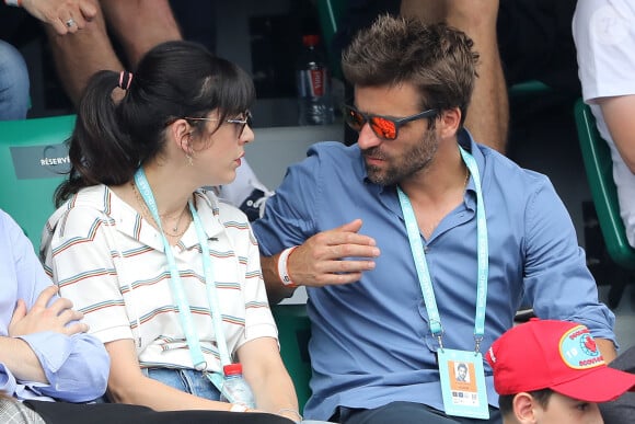 Nolwenn Leroy et son compagnon Arnaud Clément dans les tribunes des Internationaux de France de Tennis de Roland Garros à Paris, le 10 juin 2018. © Dominique Jacovides - Cyril Moreau/Bestimage 