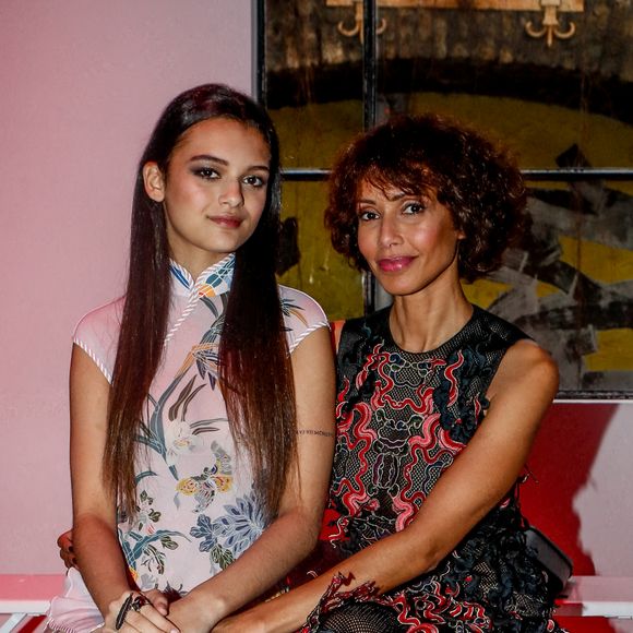 Interviewée sur Lou Média, Sonia Rolland a évoqué ses filles
Exclusif - Sonia Rolland et sa fille Tess Rolland-Rocancourt - Font Row du défilé Vivienne Tam mode femme automne / hiver lors de la Fashion Week de Paris (PFW), au palais de Tokyo, France