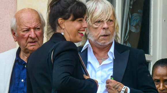 Mariage de Renaud, d'innombrables fans en liesse : un célèbre invité témoigne, "l'impression d'être au mariage de Johnny et Sylvie"