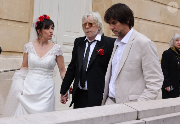 "Il est fort, Renaud !", résume Dave
Le chanteur Renaud (Renaud Séchan) et sa femme Cerise - Mariage du chanteur Renaud (Renaud Séchan) avec Cerise à la mairie du 14ème arrondissement de Paris le 4 mai 2024. © Dominique Jacovides - Cyril Moreau / Bestimage