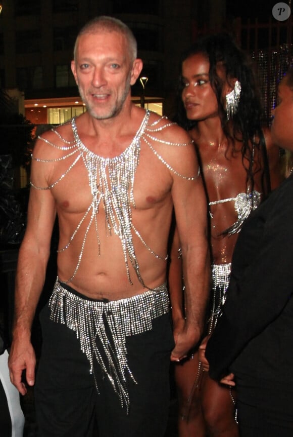Vincent Cassel et Narah Baptista arrivent à Baile da Arara à Rio de Janeiro