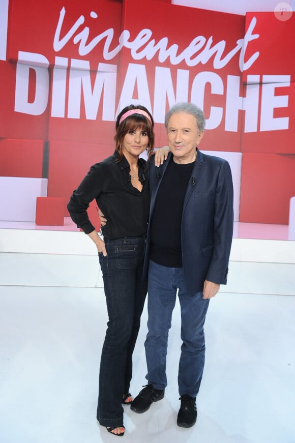 Faustine Bollaert et Michel Drucker - Enregistrement de l'émission "Vivement dimanche" au Studio Gabriel à Paris, présentée par M.Drucker et diffusée le 12 mai sur France 3 © Guillaume Gaffiot / Bestimage