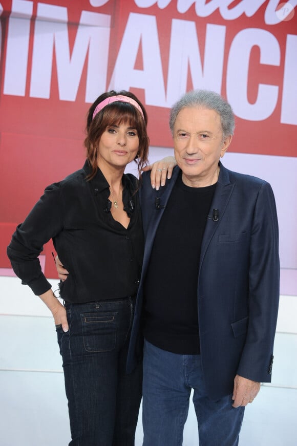 Faustine Bollaert et Michel Drucker - Enregistrement de l'émission "Vivement dimanche" au Studio Gabriel à Paris, présentée par M.Drucker et diffusée le 12 mai sur France 3 © Guillaume Gaffiot / Bestimage