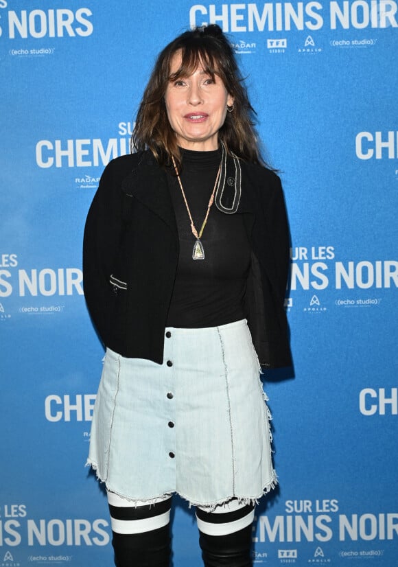 Et sa consoeur Annelise Hesme.
Annelise Hesme - Avant-première du film "Sur les chemins noirs" au cinema UGC Normandie à Paris le 13 mars 2023. © Coadic Guirec/Bestimage 