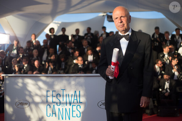 Info - Le producteur Alain Sarde accusé de violences sexuelles par 9 femmes - Alain Sarde pose avec le Prix du Jury pour Jean-Luc Godard pour "Adieu au Langage" - Photocall de la remise des palmes du 67 ème Festival du film de Cannes – Cannes le 24 mai 2014. 