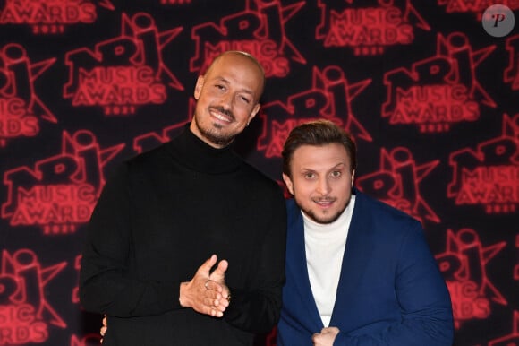 Carlito (David Coscas) et McFly (Raphaël Carlier) lors de la 23ème édition des NRJ Music Awards 2021 au Palais des Festivals de Cannes, le 20 novembre 2021. © Rachid Bellak/Bestimage 