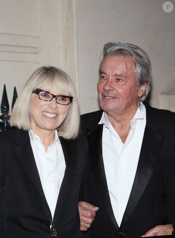 Alain Delon a toujours été présent pour elle. 
Alain Delon et Mireille Darc le 4 mai 2013 à Cannes, France.