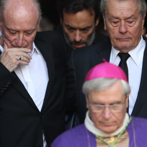 Monseigneur Di Falco, Pascal Desprez, Anthony Delon et Alain Delon - Sorties des obsèques de Mireille Darc en l'église Saint-Sulpice à Paris. Le 1er septembre 2017 