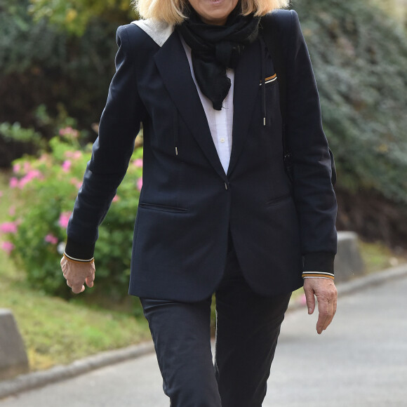 Exclusif - Mireille Darc visite le centre EPHAD Hervieux de Poissy dans le cadre de l'opération "+ De Vie" à Poissy le 12 octobre 2015. 