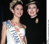 L'occasion de s'intéresser à l'ancienne reine de beauté.
Valérie Claisse et Geneviève de Fontenay, 1994 à Paris.