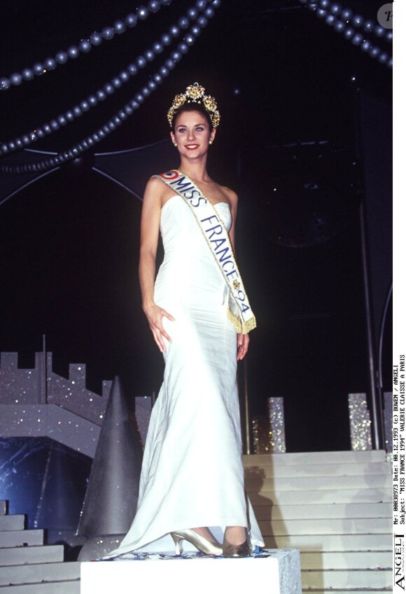 Notamment à cette ancienne activité professionnelle qu'elle a exercée.
Valérie Claisse, Miss France 1994.