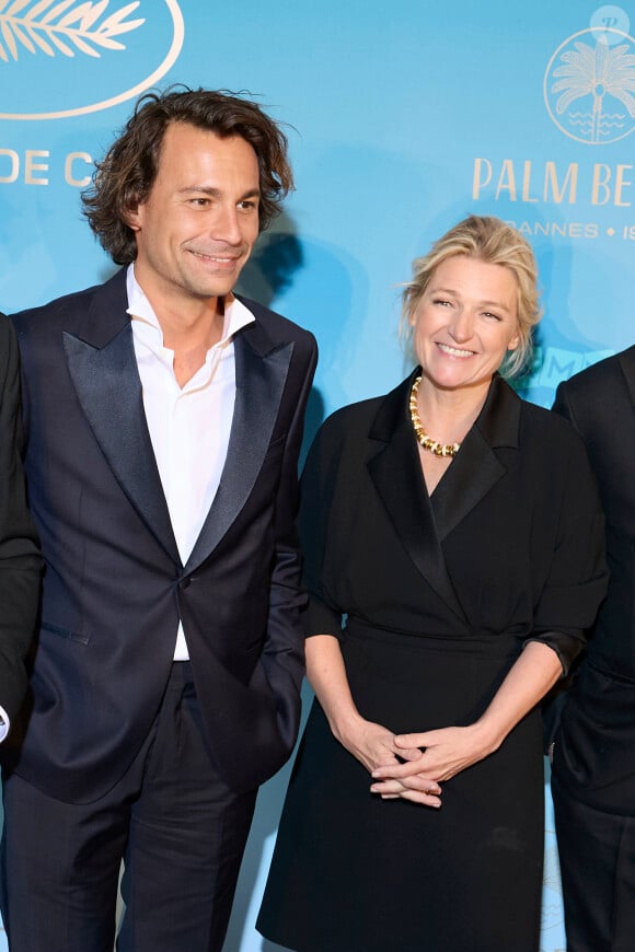 Bertrand Chameroy et Anne-Elisabeth Lemoine ont quant à eux affiché leur complicité avant de se rendre à cet événement 
Bertrand Chameroy, Anne-Elisabeth Lemoine - Photocall du dîner d'ouverture du 77ème Festival International du Film de Cannes, au Carlton. Le 14 mai 2024 © Borde-Jacovides-Moreau / Bestimage 